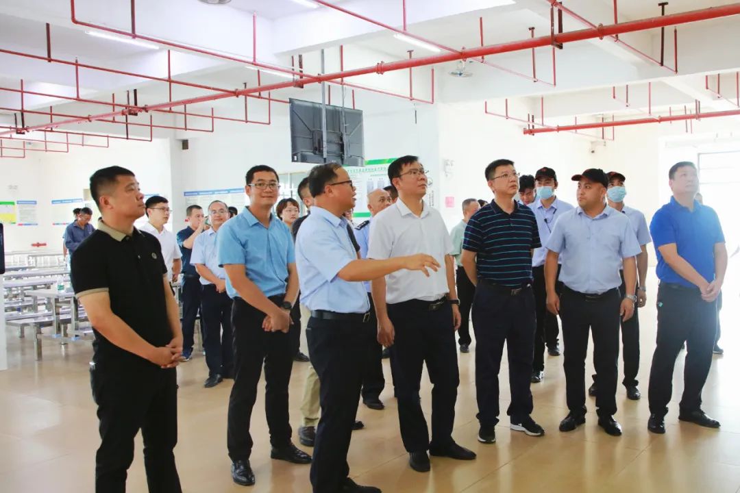 覃学海孔斌到苍梧中学调研高考_苍梧县高考备考工作调研_高考备考